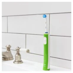 Oral B Oral-B Electric Toothbrush Junior - Green -Armani Salgsbutik oral b electric toothbrush junior green 1640612577